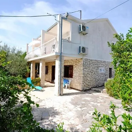 Adriatico شقة تروغير